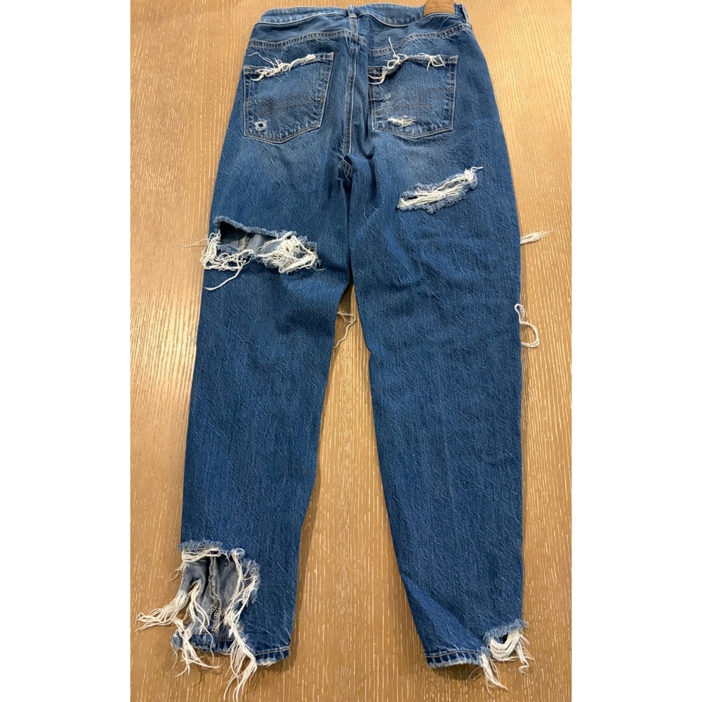 American Eagle Womens Sz 6 Mom Jeans Distressed Ripped Raw Hem Medium Wash Denim - Picture 6 of 8